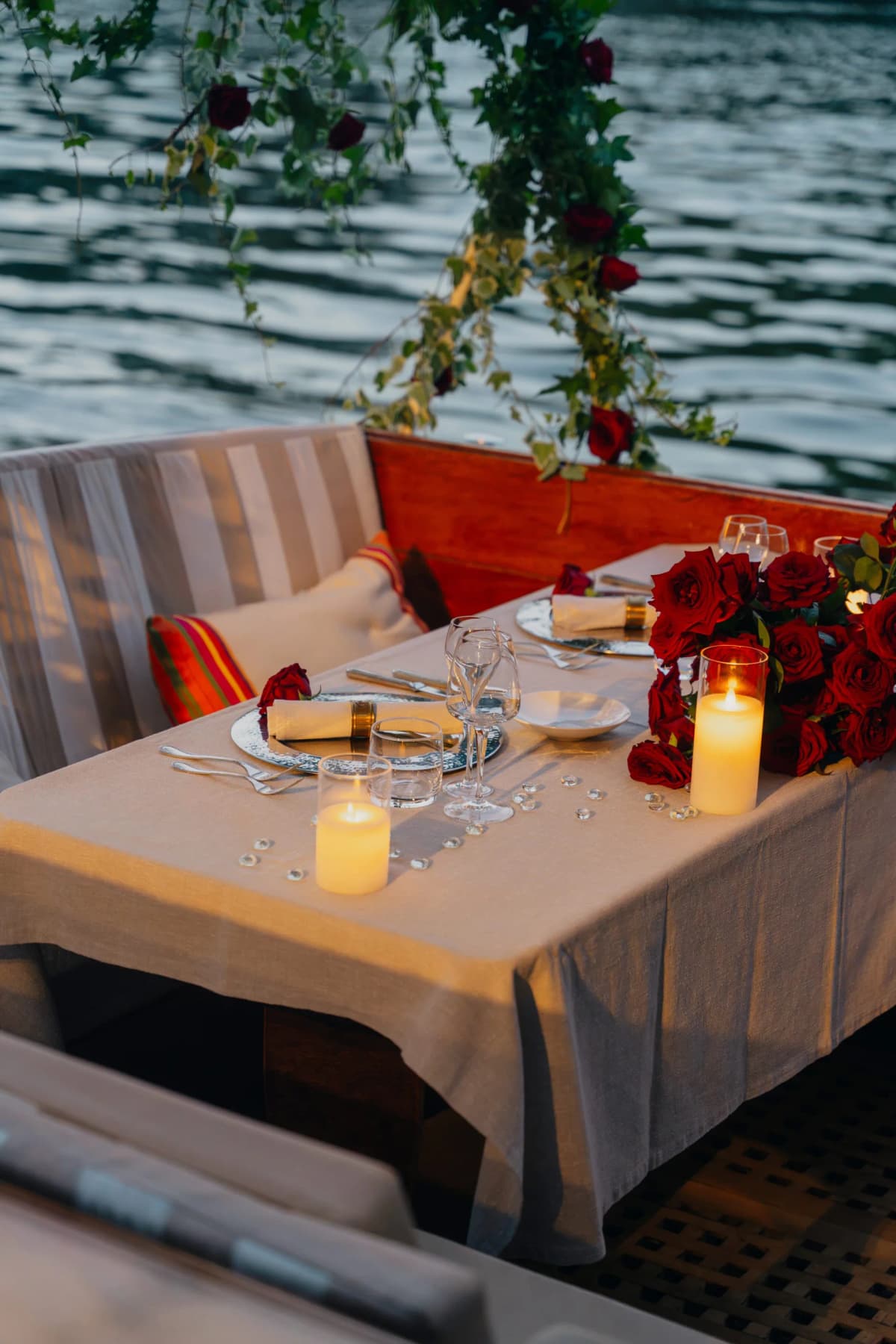 Private Seine yacht charter (Paris)